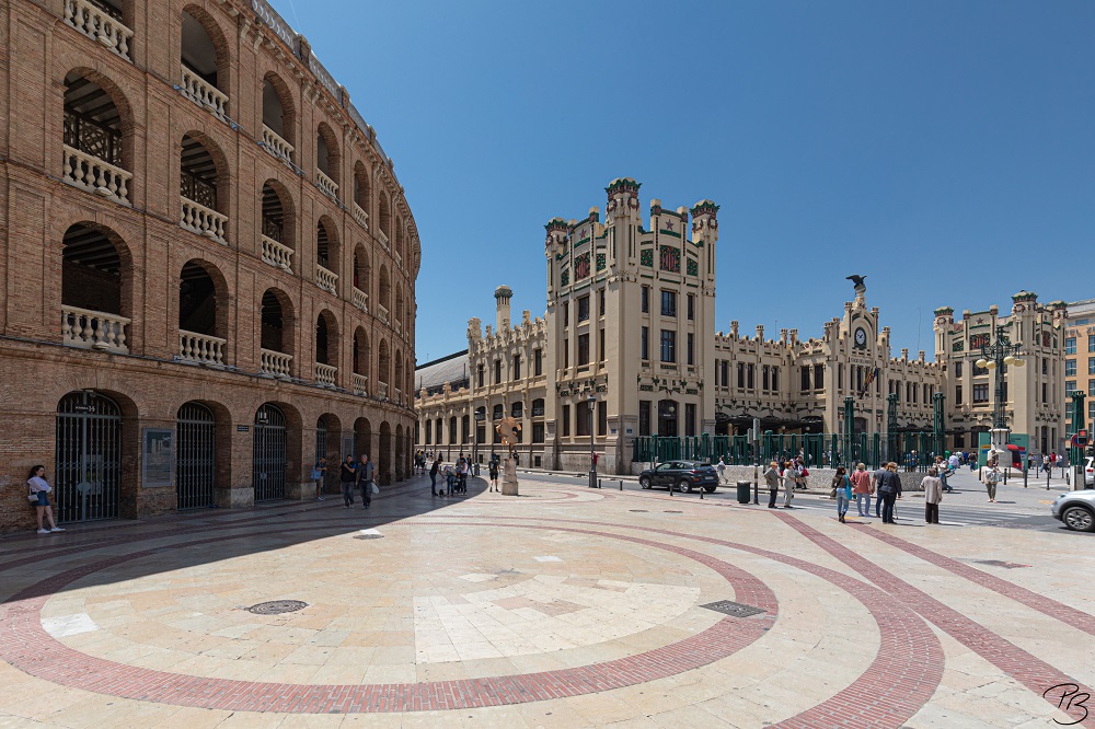 Valencia Arena und Bahnhof